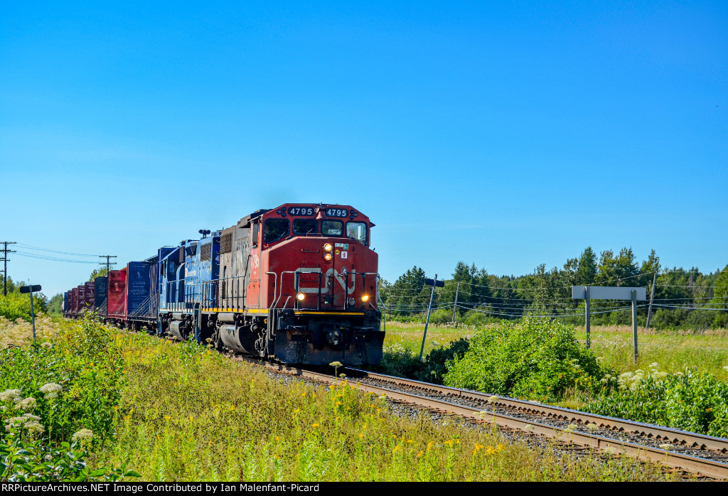 CN 4795 leads 578 in St-Anne